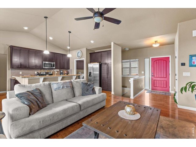 Property Photo 10 Nice open space for entertaining!