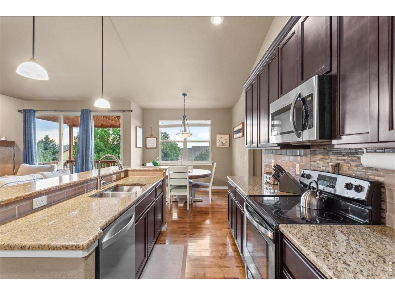 Property Photo 15 Stainless steel appliances included
