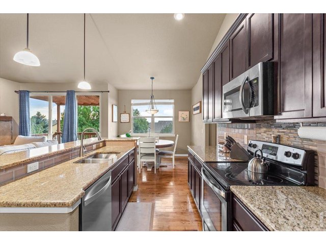 Property Photo 15 Stainless steel appliances included