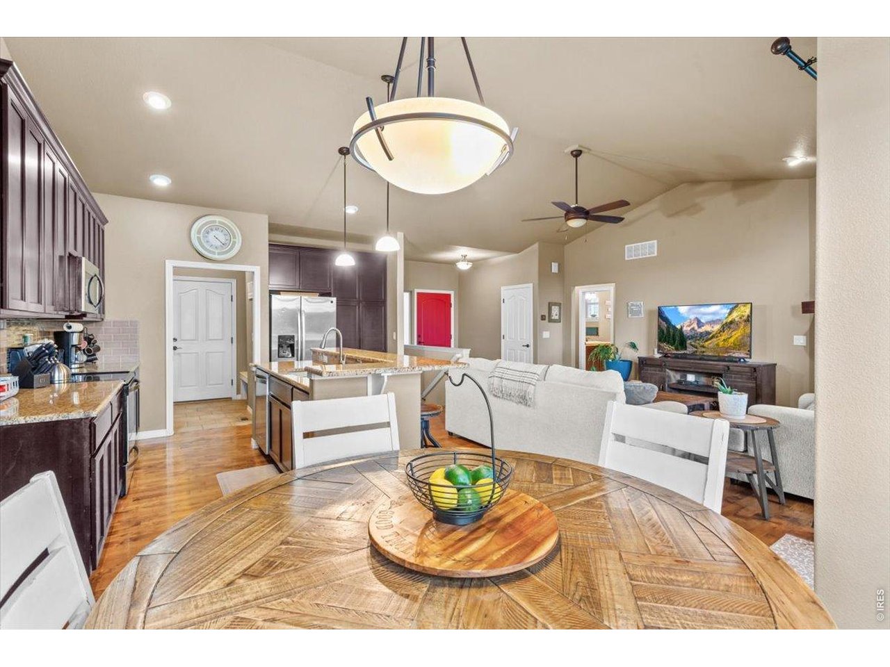 Property Photo 17 Eat in dining area