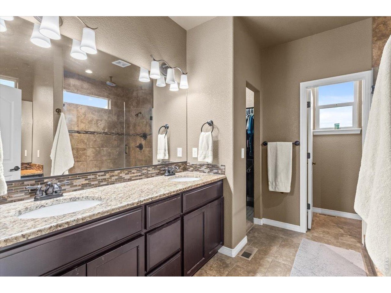 Property Photo 19 Primary ensuite
