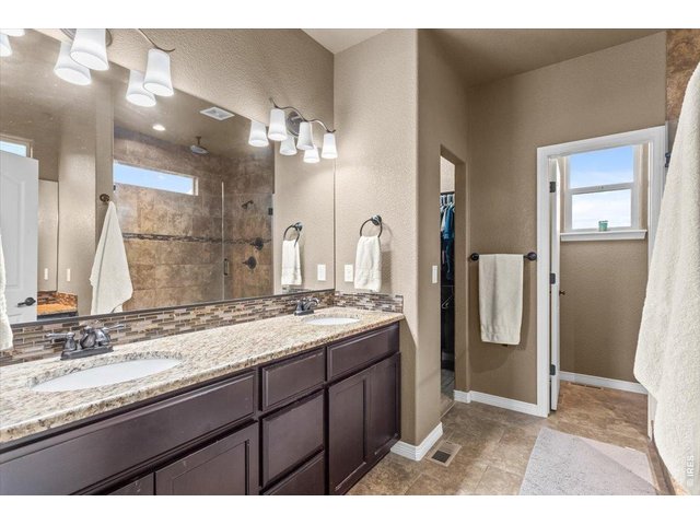 Property Photo 19 Primary ensuite