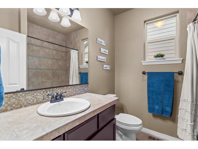 Property Photo 23 Full guest/2nd bath on main level
