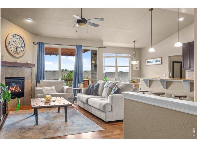 Property Photo 6 Enter into the open bright floorplan