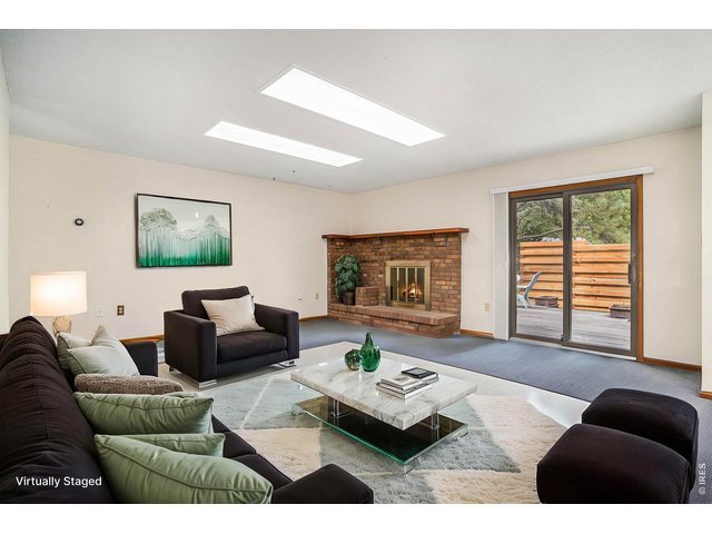 Property Photo 9 Family Room - Virtually Furnished