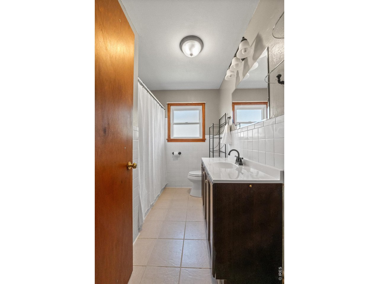 Property Photo 22 Main level full bathroom