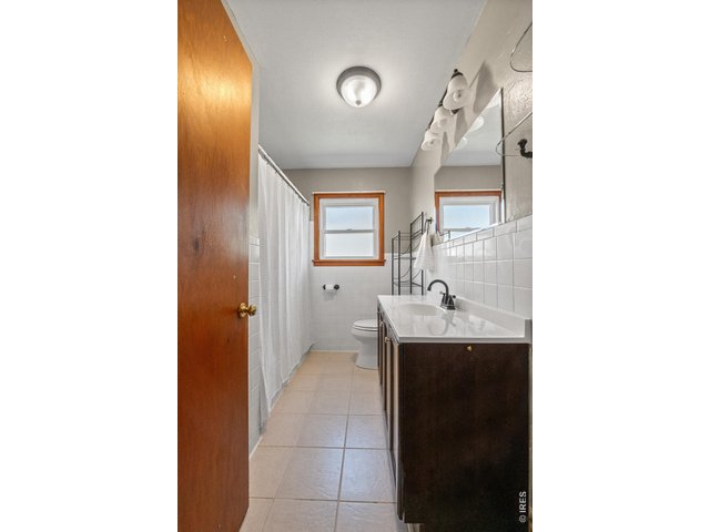 Property Photo 22 Main level full bathroom