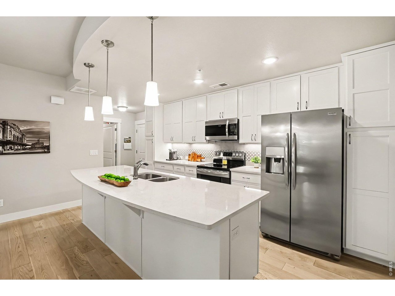 Property Photo 5 All stainless steel appliances