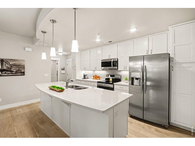 Property Photo 5 All stainless steel appliances