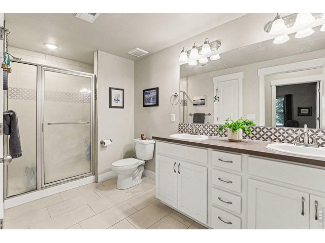 Property Photo 12 Double sink, 4-piece bathroom