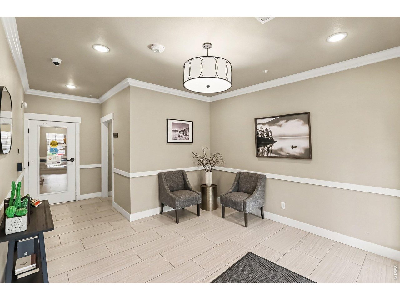 Property Photo 25 Common entry foyer