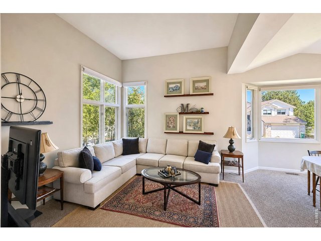 Property Photo 11 Comfortable living room