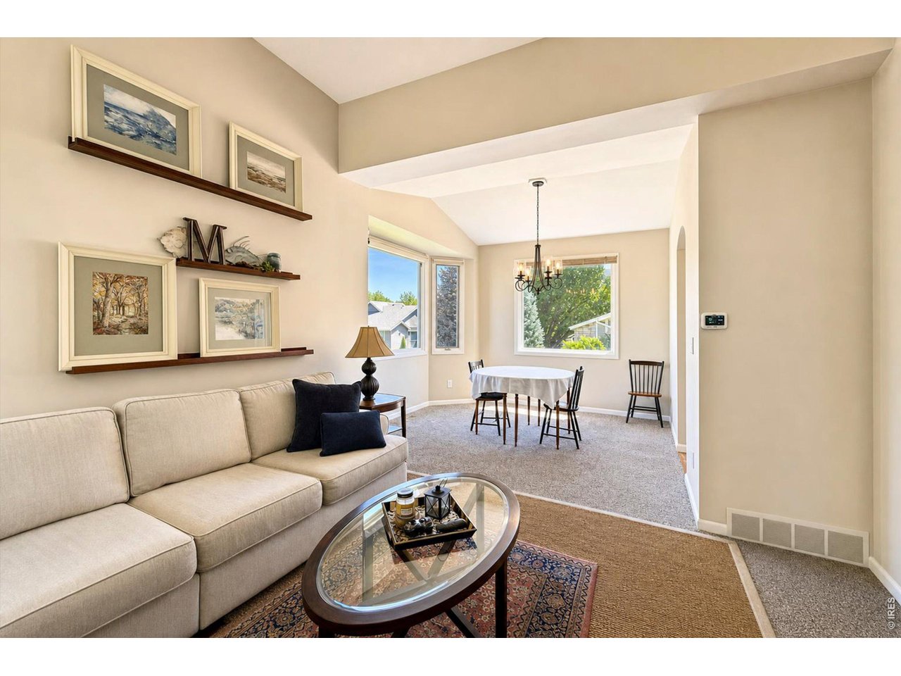Property Photo 13 Open floorplan