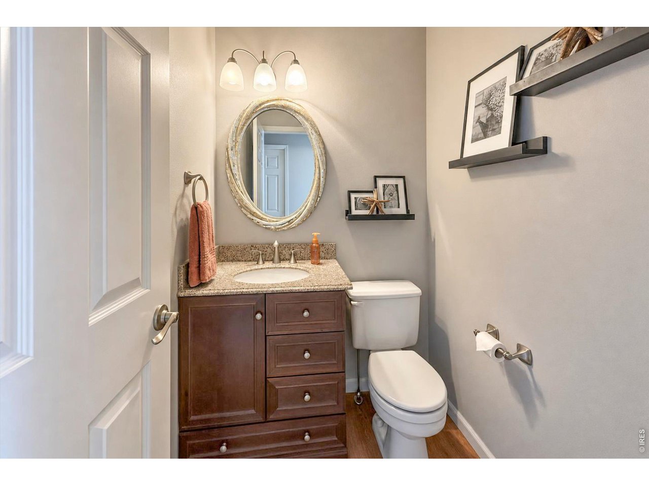 Property Photo 25 Powder bath