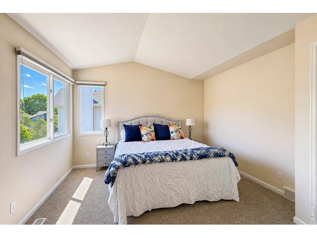 Property Photo 29 Vaulted ceilings