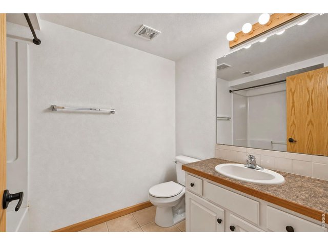 Property Photo 43 Full bathroom