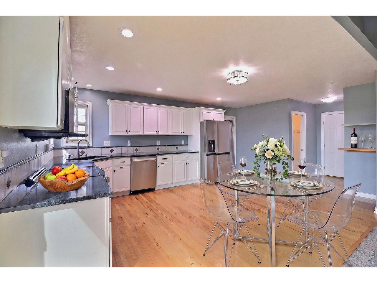 Property Photo 11 Eat-In Kitchen