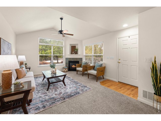 Property Photo 6 Nice vaulted ceilings