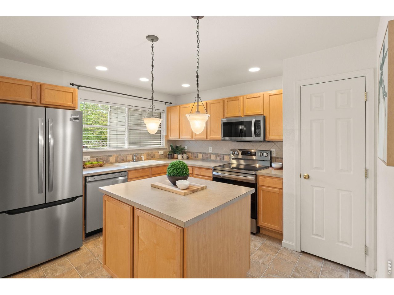 Property Photo 7 A great kitchen with plenty of cabinet space and a pantry too!