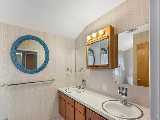 Property Photo 21 Guest Bathroom
