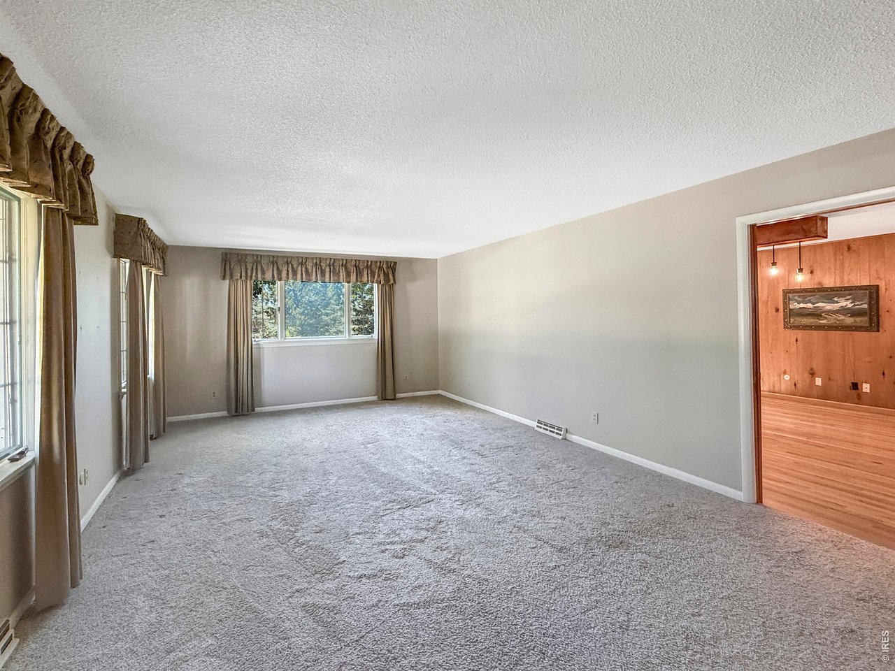 Property Photo 10 Living Room