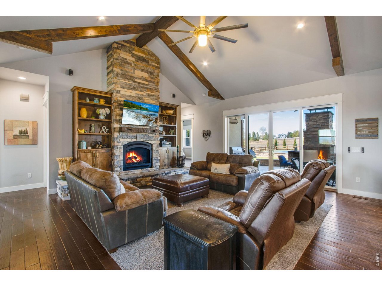 Property Photo 14 Grand Living room
