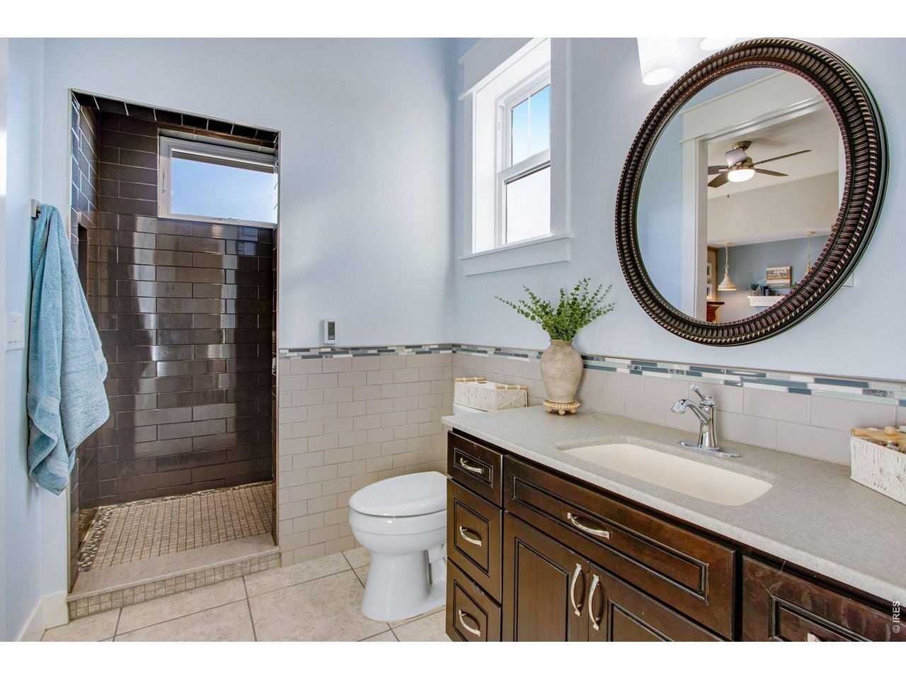 Property Photo 33 Jr Suite 3/4 bathroom