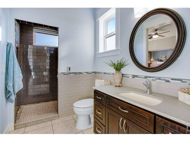 Property Photo 33 Jr Suite 3/4 bathroom