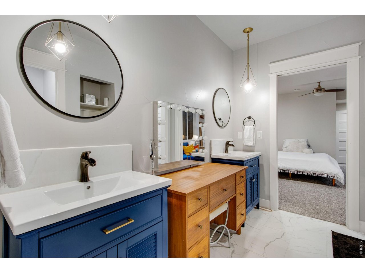 Property Photo 40 Downstairs Jack and Jill bathroom.