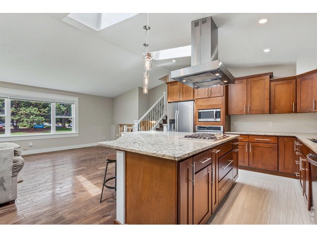 Property Photo 10 Huge granite island with gas range