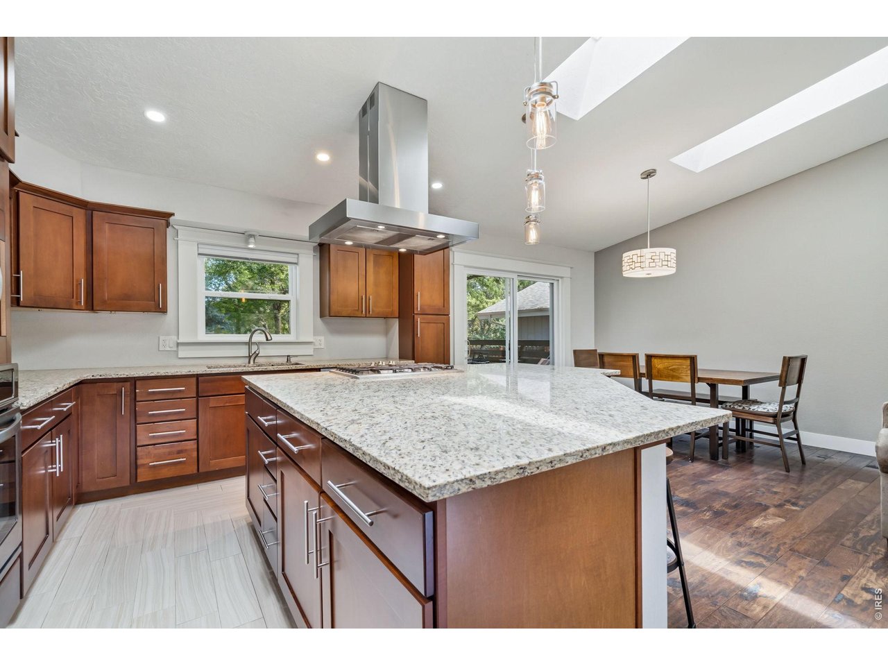 Property Photo 11 Huge granite island with gas range