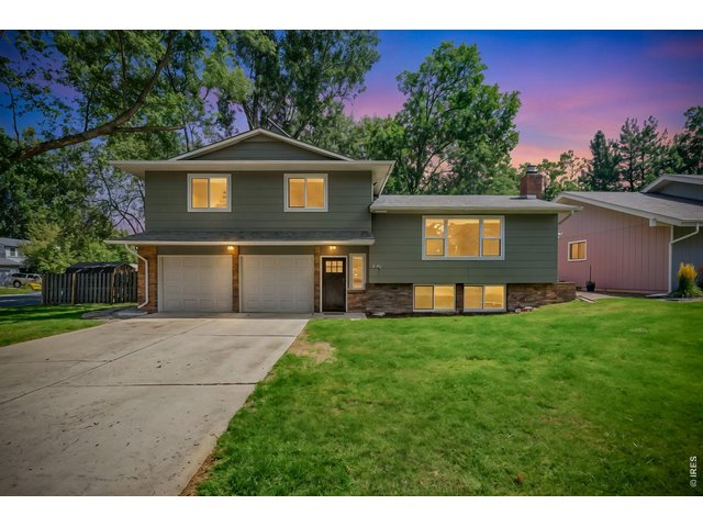 Property Photo 1 Huge corner lot in desirable Parkwood