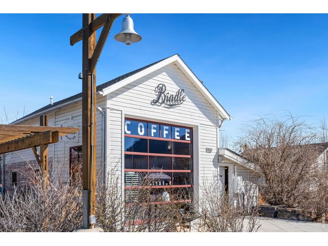Property Photo 44 5 minutes to Jessup Farm for coffee, shopping, and eating!