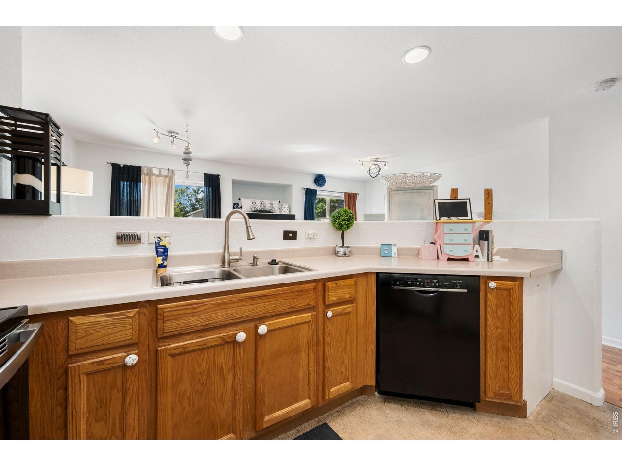 Property Photo 4 Kitchen