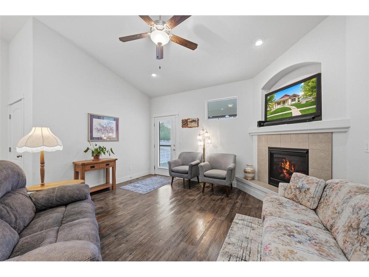 Property Photo 11 Living room with gas fireplace