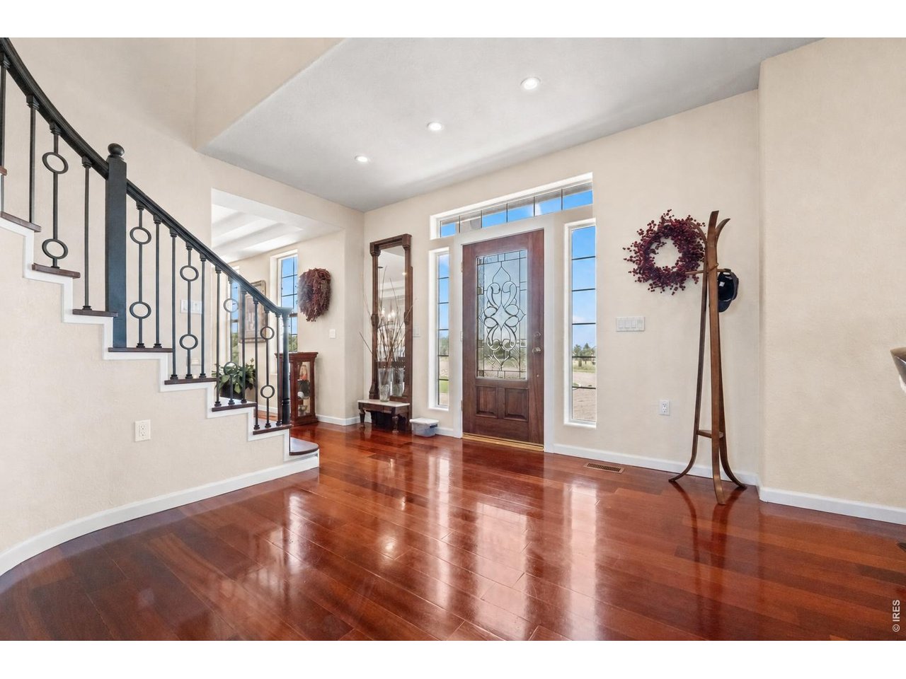 Property Photo 10 Virtually painted. Welcoming entry way!