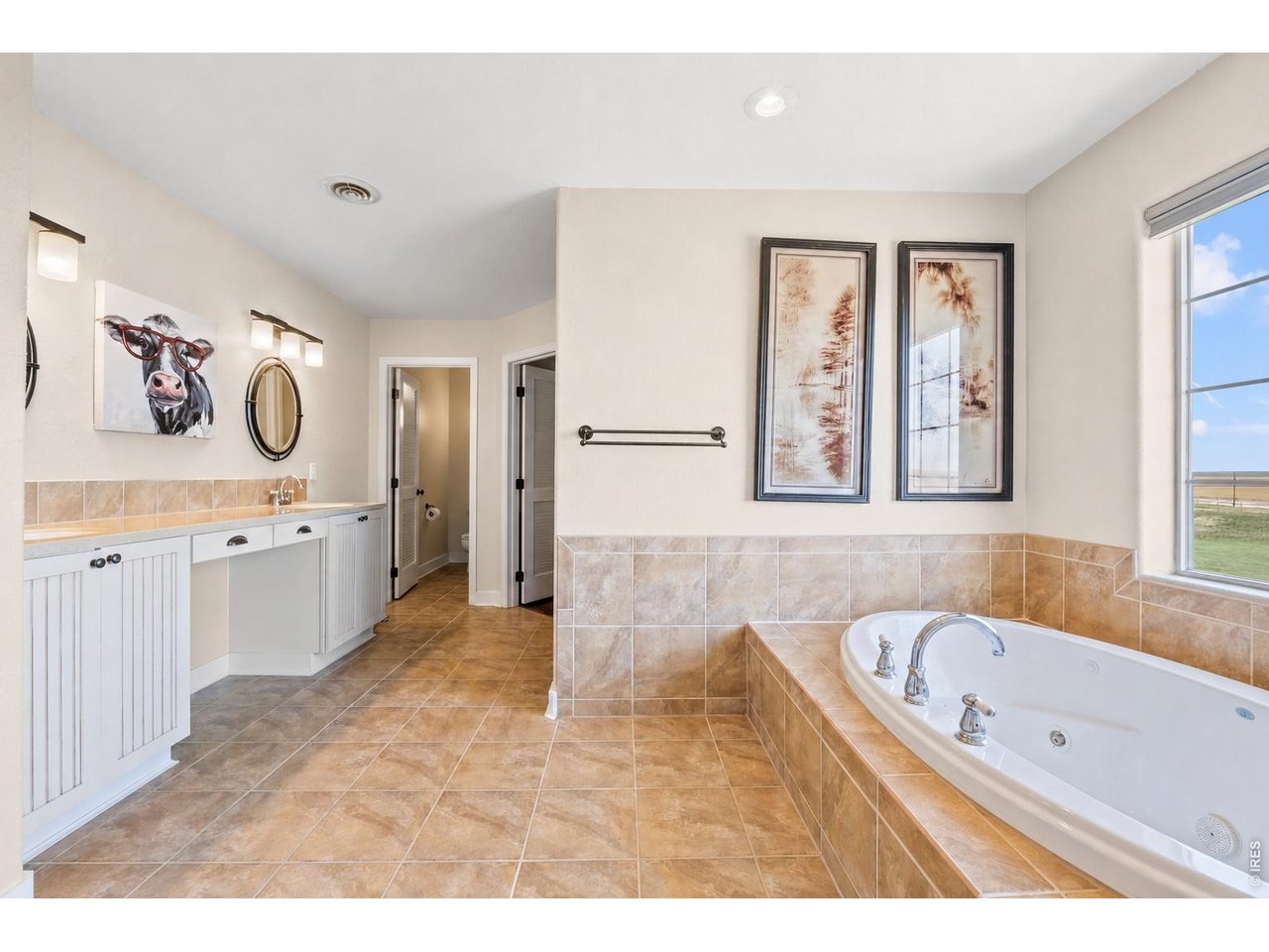 Property Photo 25 Virtually painted. Sit in the jetted tub and enjoy the stars!
