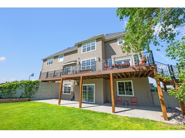 Property Photo 8 Catch the gorgeous Colorado sunrises on this deck/ patio.