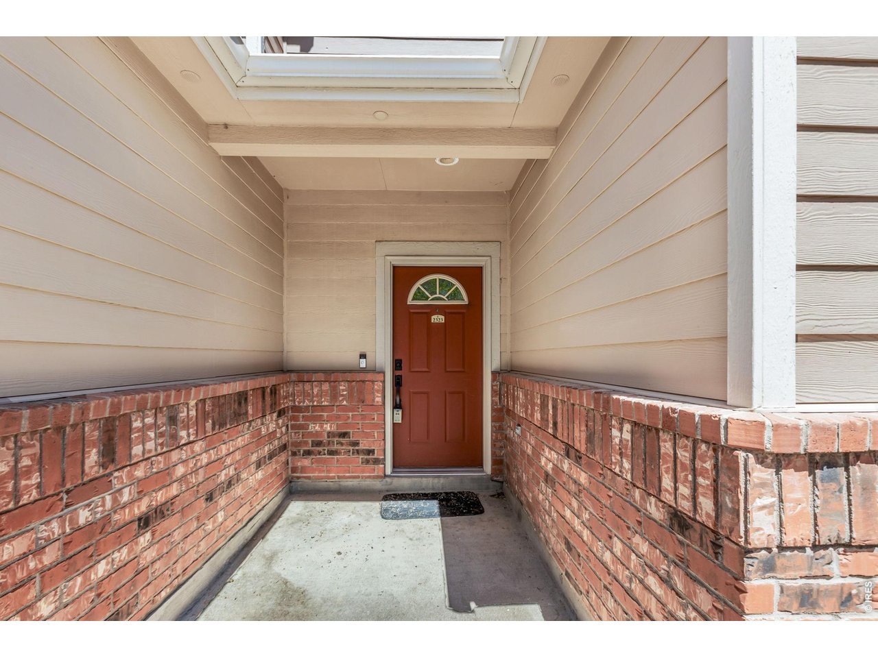 Property Photo 5 Welcoming private entry