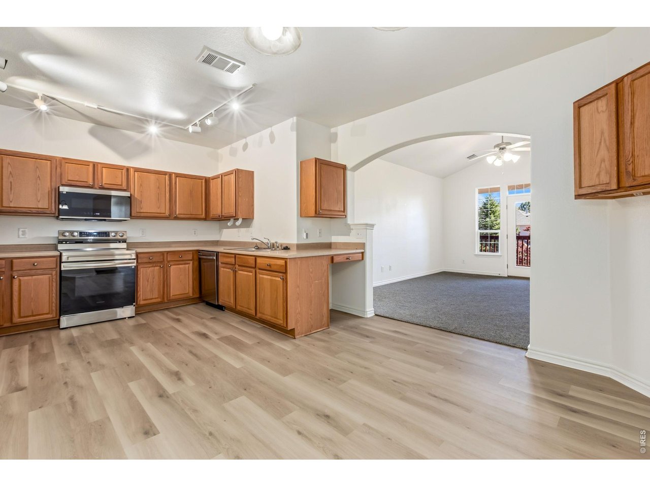 Property Photo 13 Recently upgraded stainless steel appliances