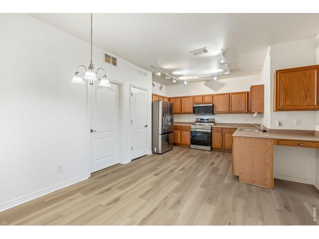 Property Photo 15 Large pantry for extra storage