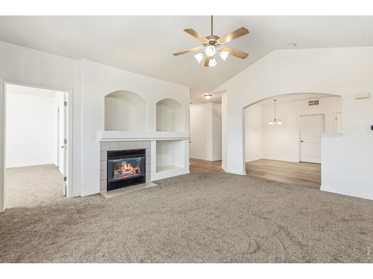 Property Photo 7 Tons of natural light