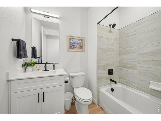 Property Photo 17 2nd full bath