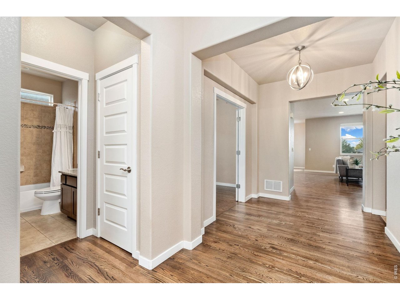 Property Photo 4 Wide entry way to greet guests