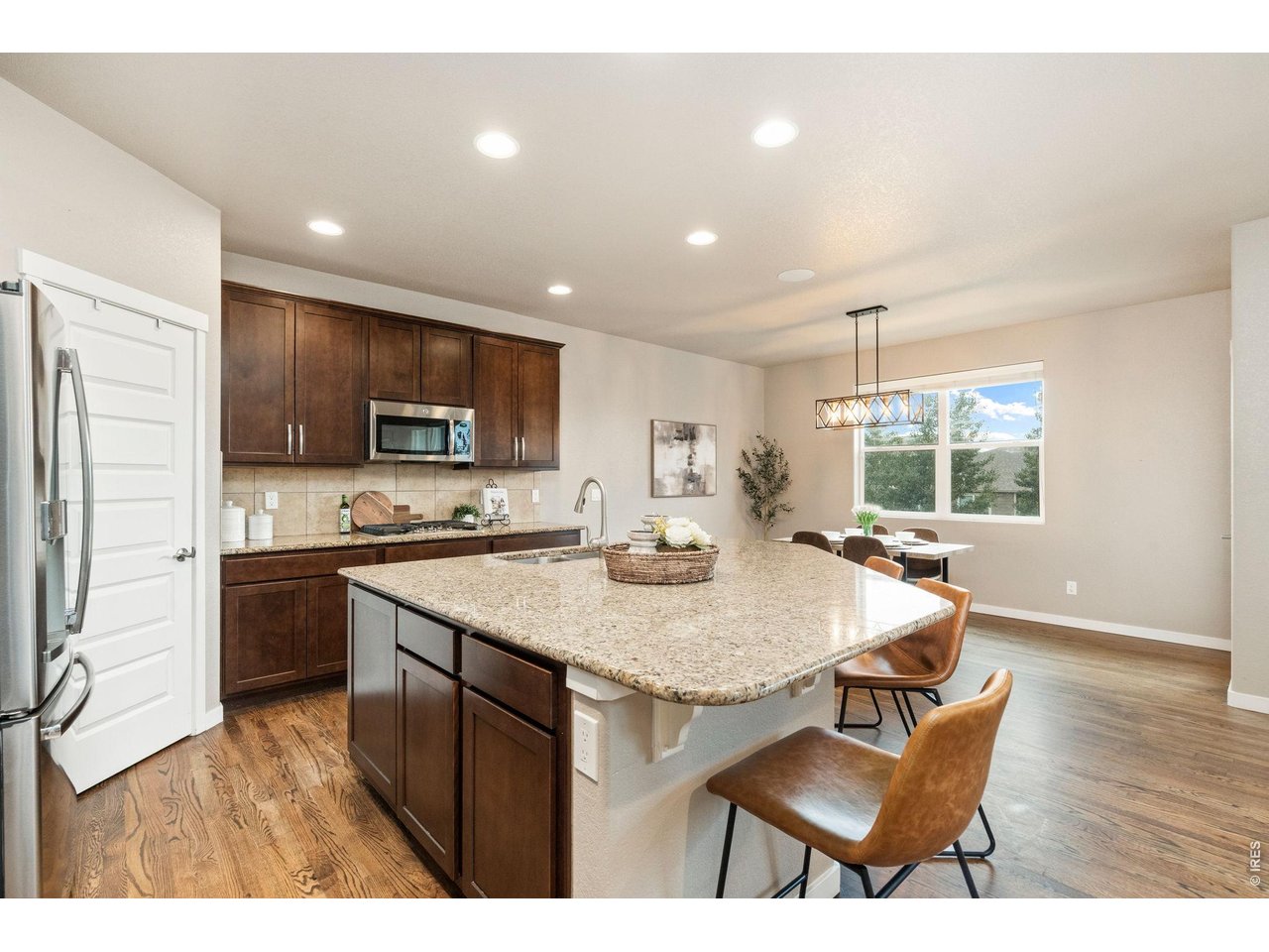 Property Photo 9 Large Kitchen Island
