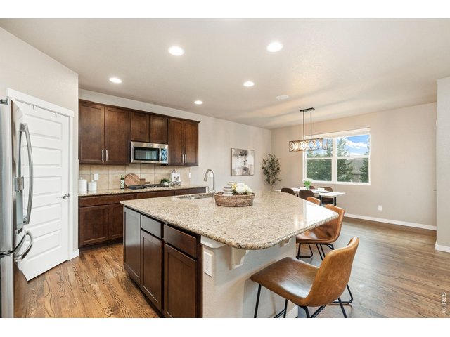 Property Photo 9 Large Kitchen Island