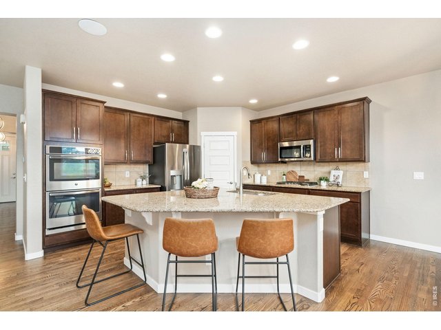 Property Photo 10 Gorgeous Kitchen with Tons of Storage
