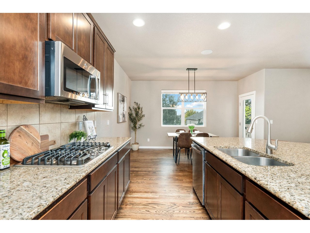 Property Photo 12 Gorgeous Granite Countertops