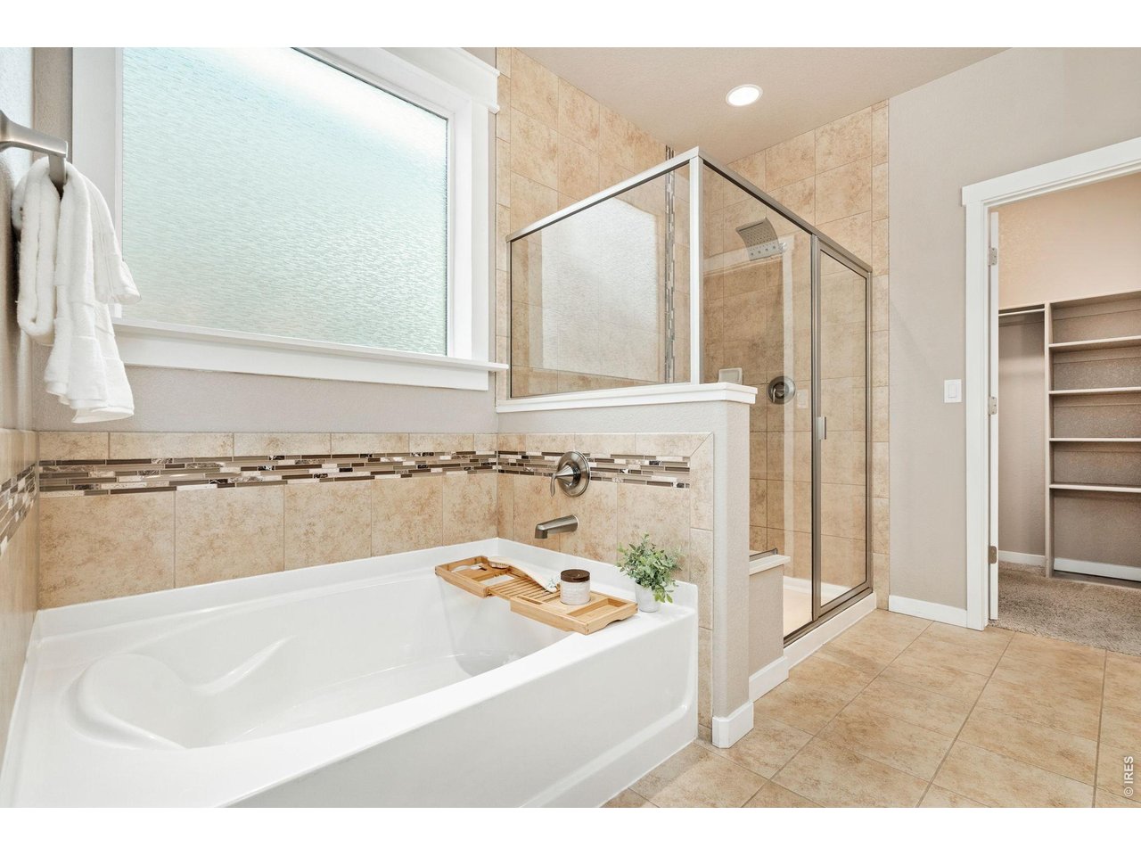Property Photo 20 Large Soaking Tub and Enclosed Tile Shower