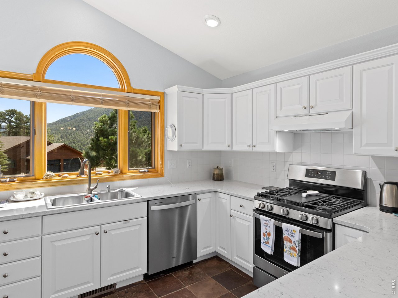 Property Photo 11 Bright & Sun-kissed Kitchen